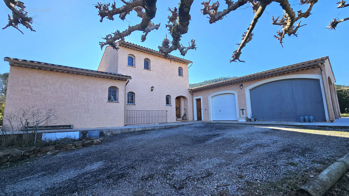 Maison à BAGNOLS-EN-FORET