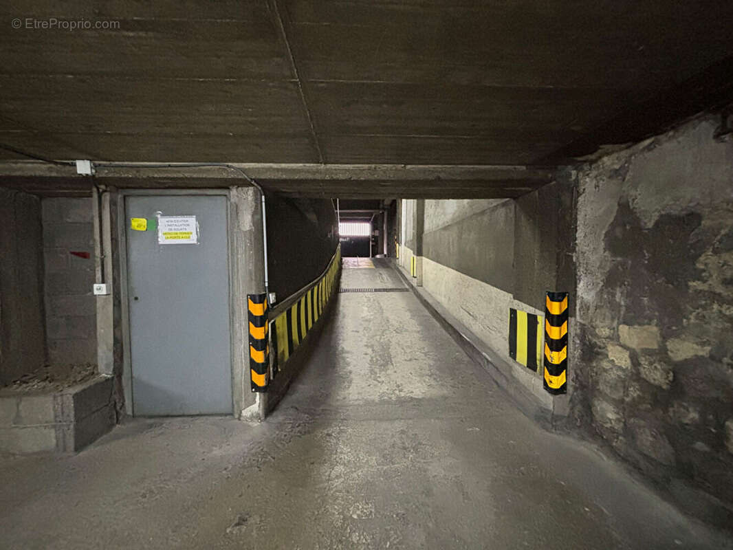 Parking à PARIS-20E