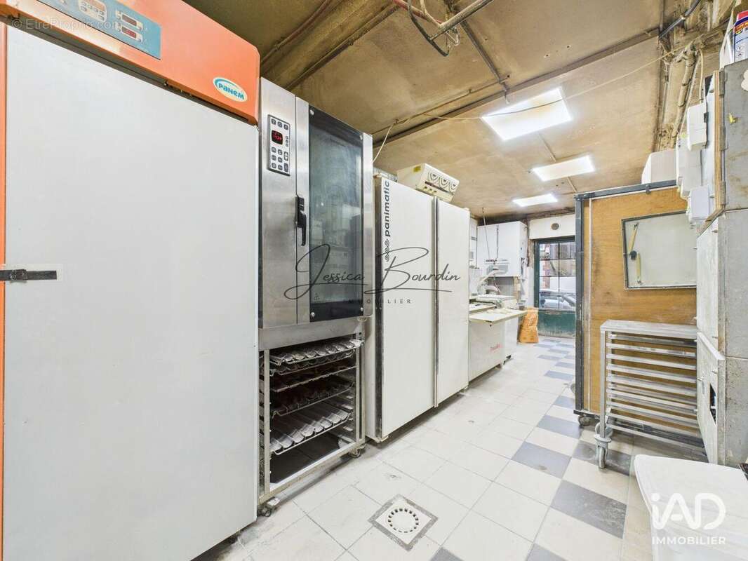 Photo 9 - Commerce à VOULX