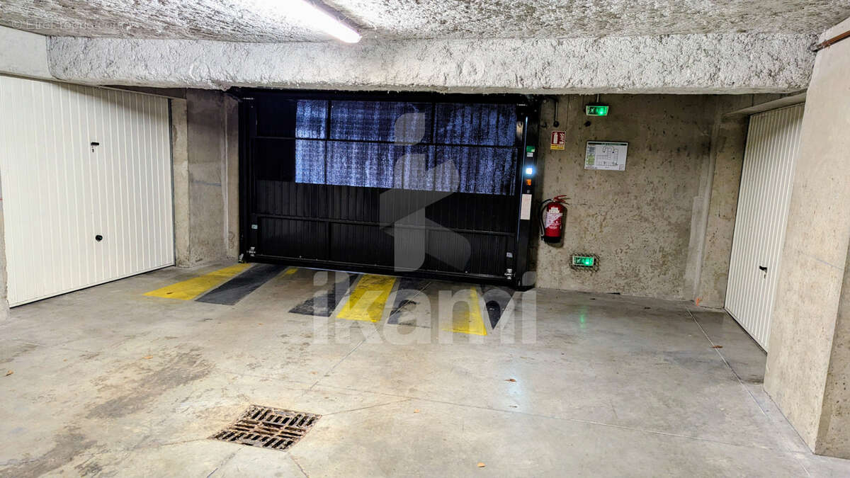 Parking à ROMANS-SUR-ISERE