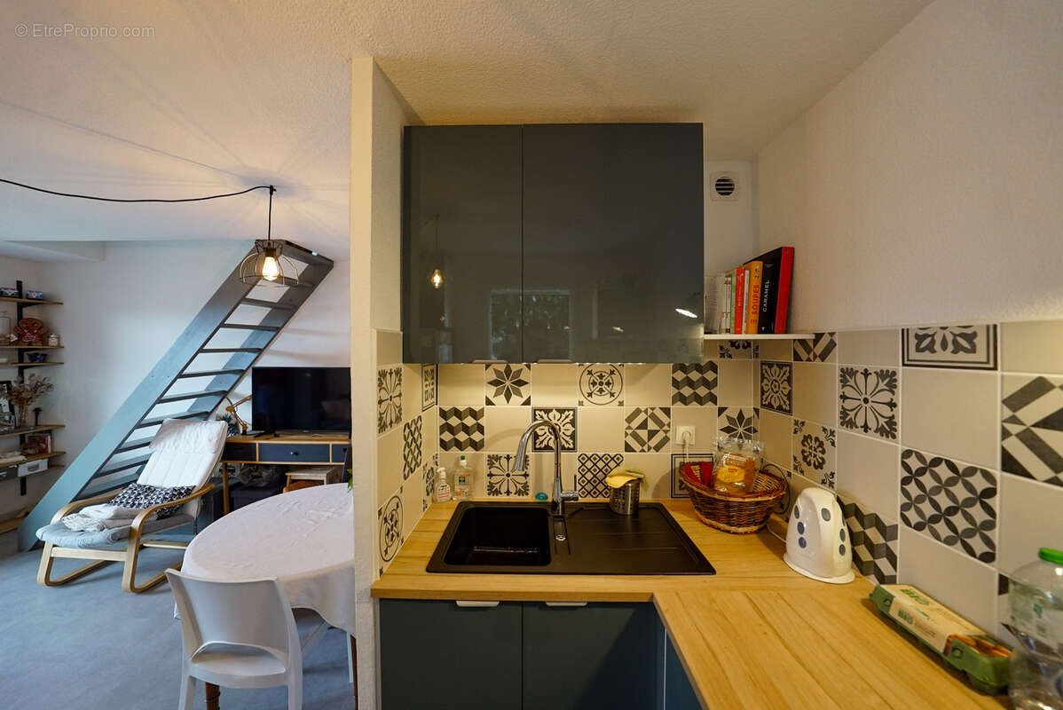 Maison à VIC-LA-GARDIOLE