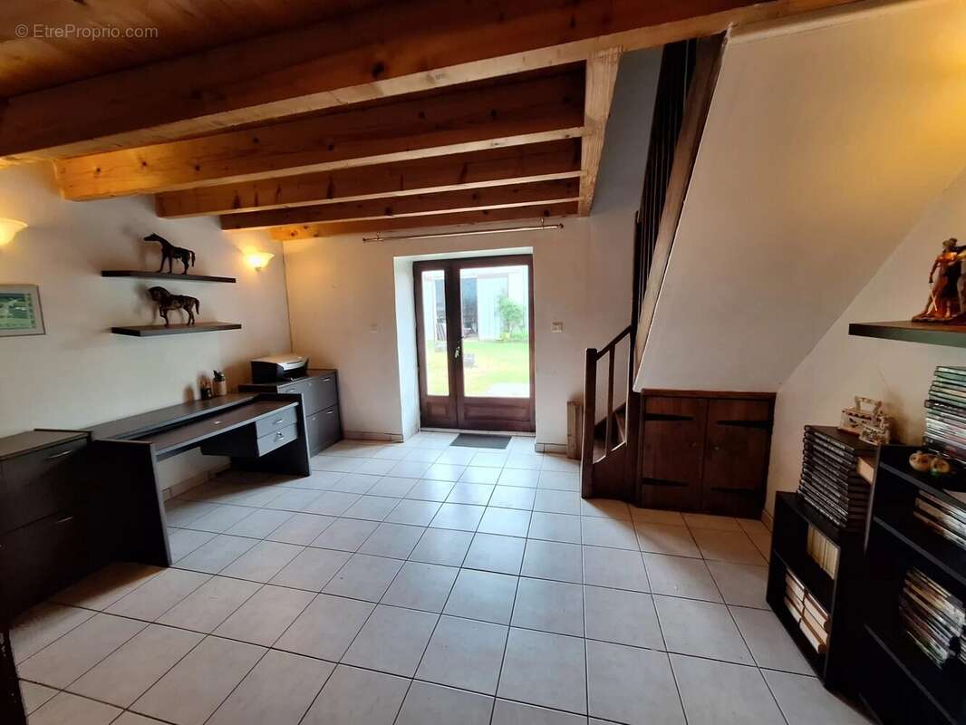 Maison de campagne, grange et terrain - photo 12