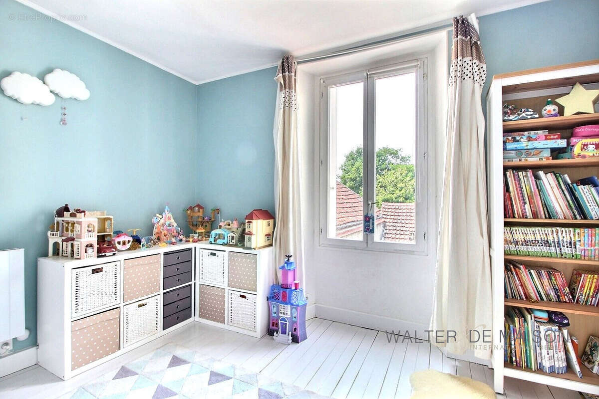 Maison à SAINT-NOM-LA-BRETECHE