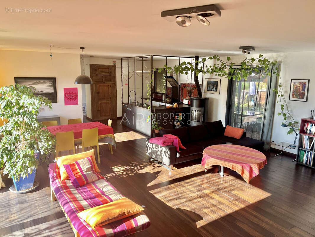 Maison à LA TOUR-D'AIGUES