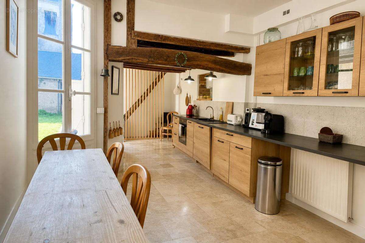 Maison 190 m² rénovée avec goût – DPE C – Jardin & dépendances - photo 4