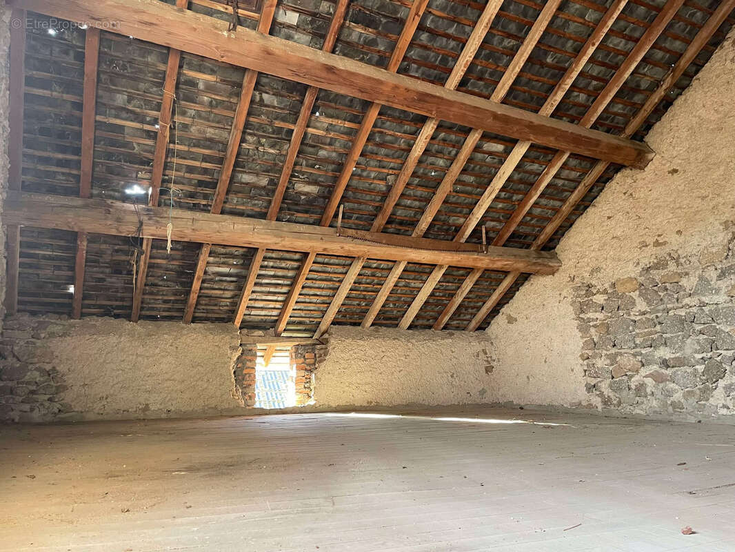 Maison à LE MAYET-DE-MONTAGNE