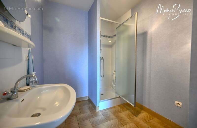 MILLERY – Beau potentiel pour cette maison P7 avec jardin, sous-sol et dépendances - photo 38