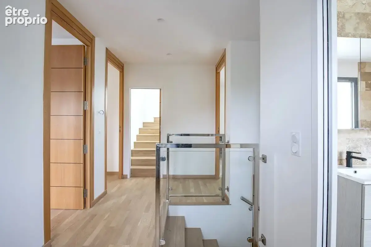 Maison 220 m² à Nanterre  - photo 6