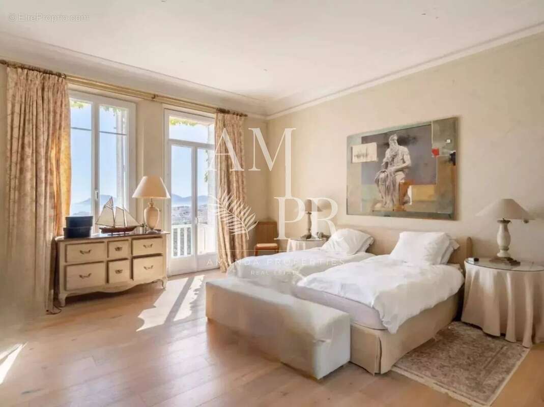 Cannes – Villa Belle Époque Iconique de Prestige avec Vue Mer Panoramique - photo 18