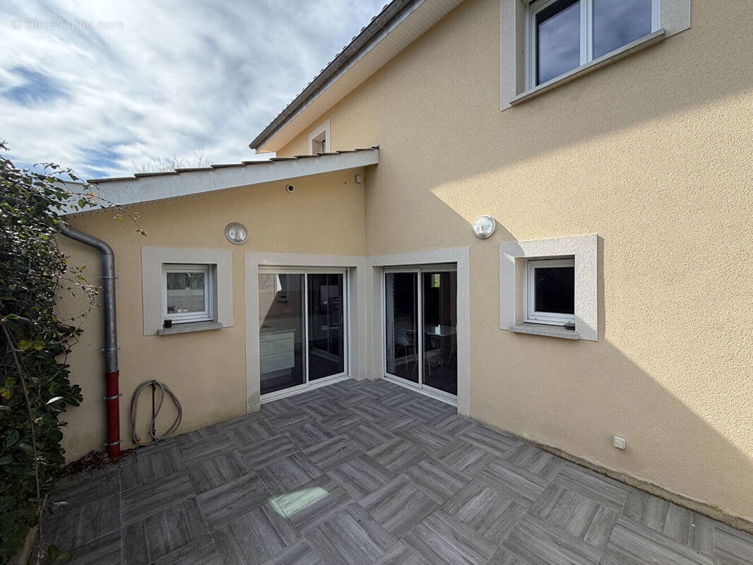 Maison à SAINT-BONNET-DE-MURE