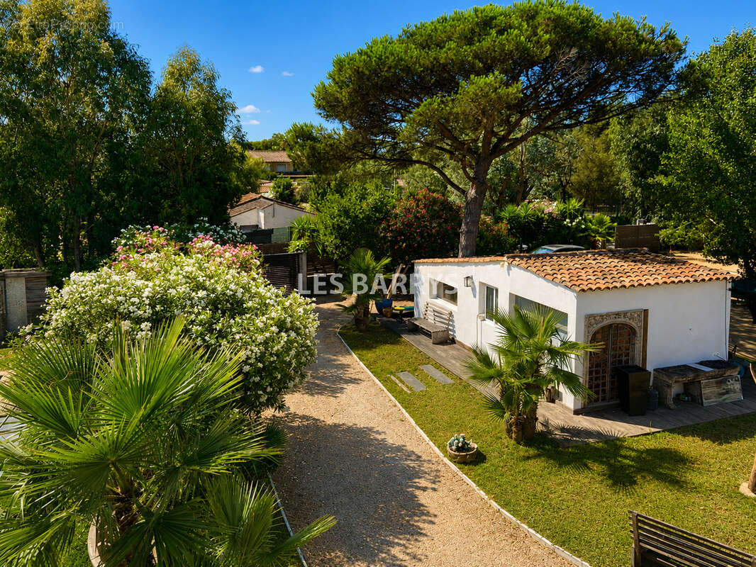 Villa de prestige à vendre à Ramatuelle   À pied de Tahiti Beach et des plages de Pampelonne. - photo 6