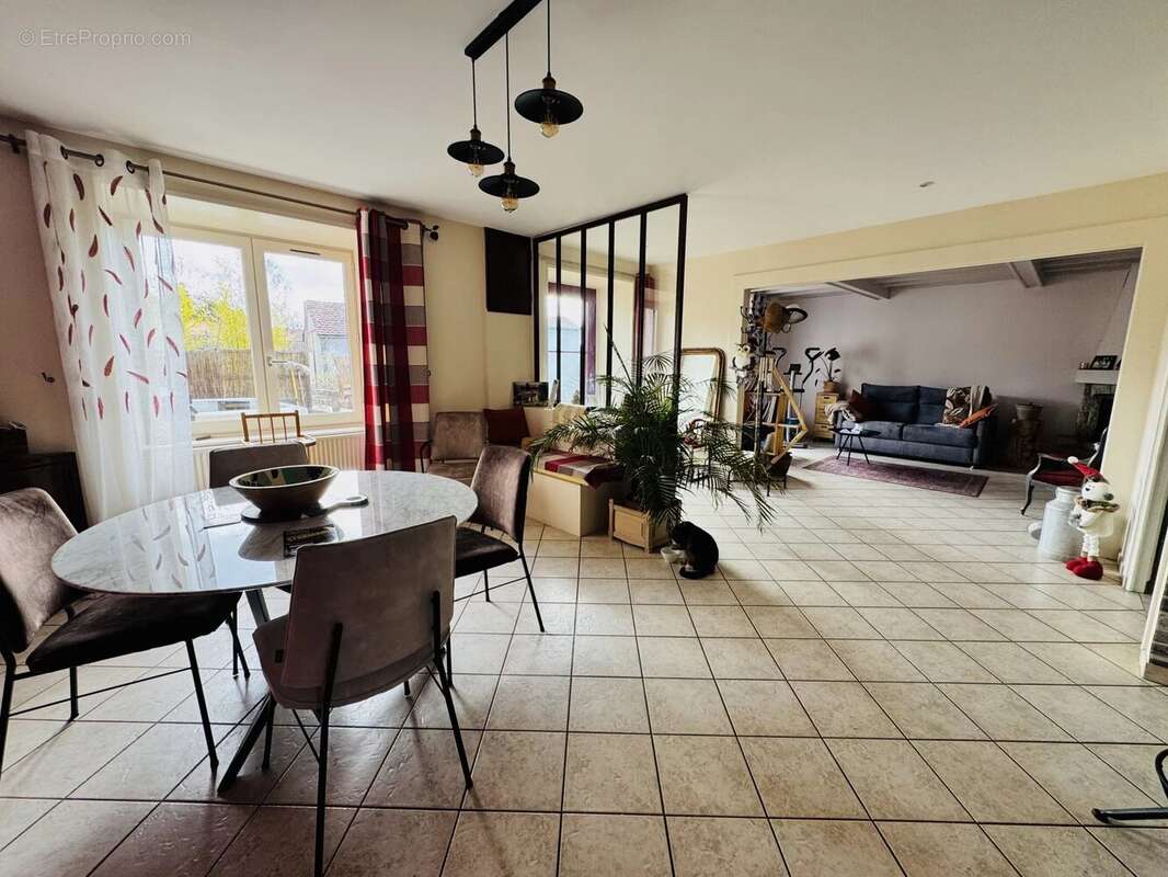 Maison à SAINT-CHRISTOPHE-D'ALLIER