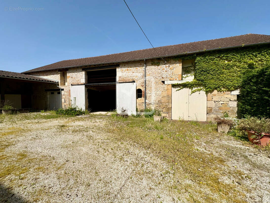Maison à AZERAT
