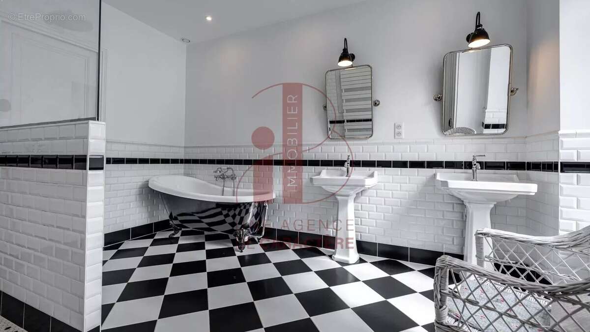 Maison à FONTAINEBLEAU