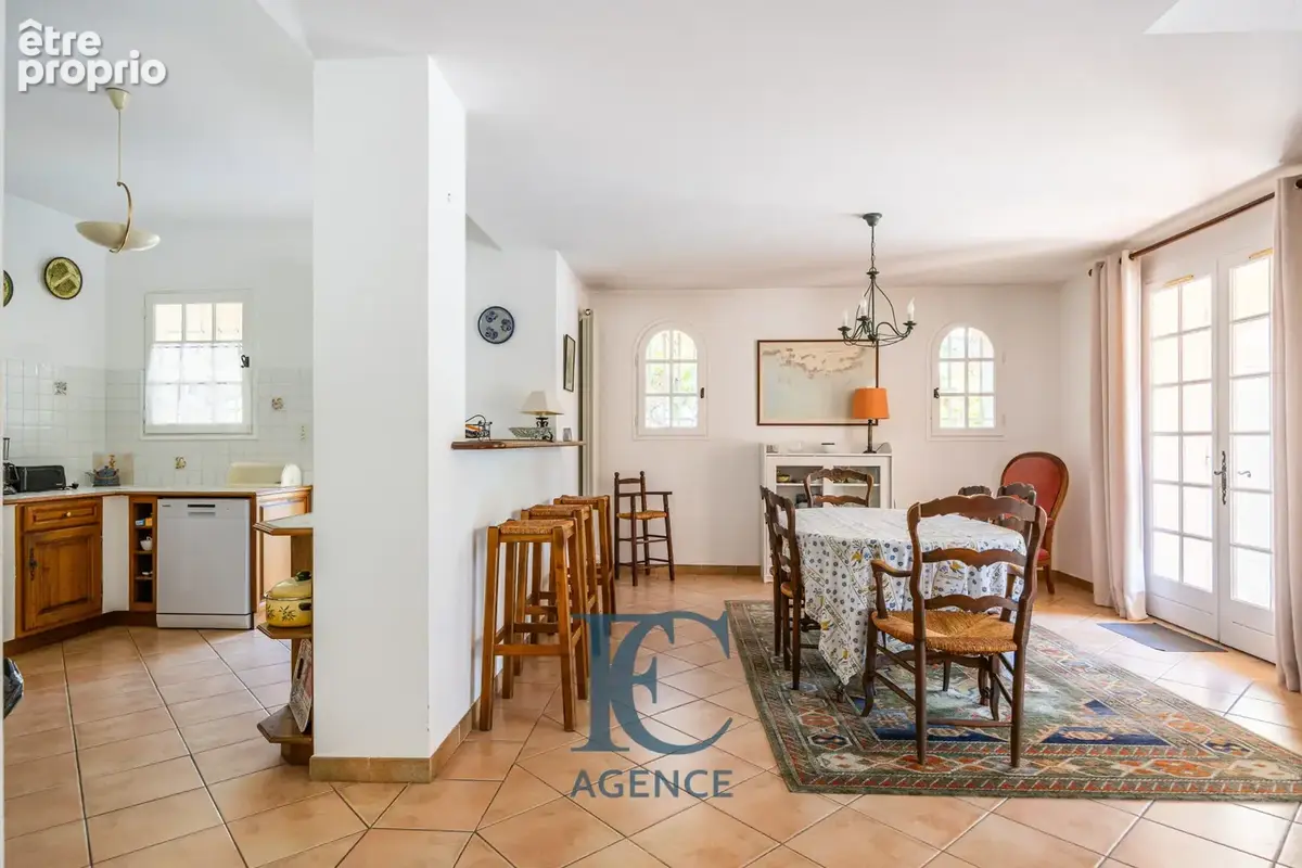 Maison de 190 m2 au coeur de la pinède de La Cride - photo 6