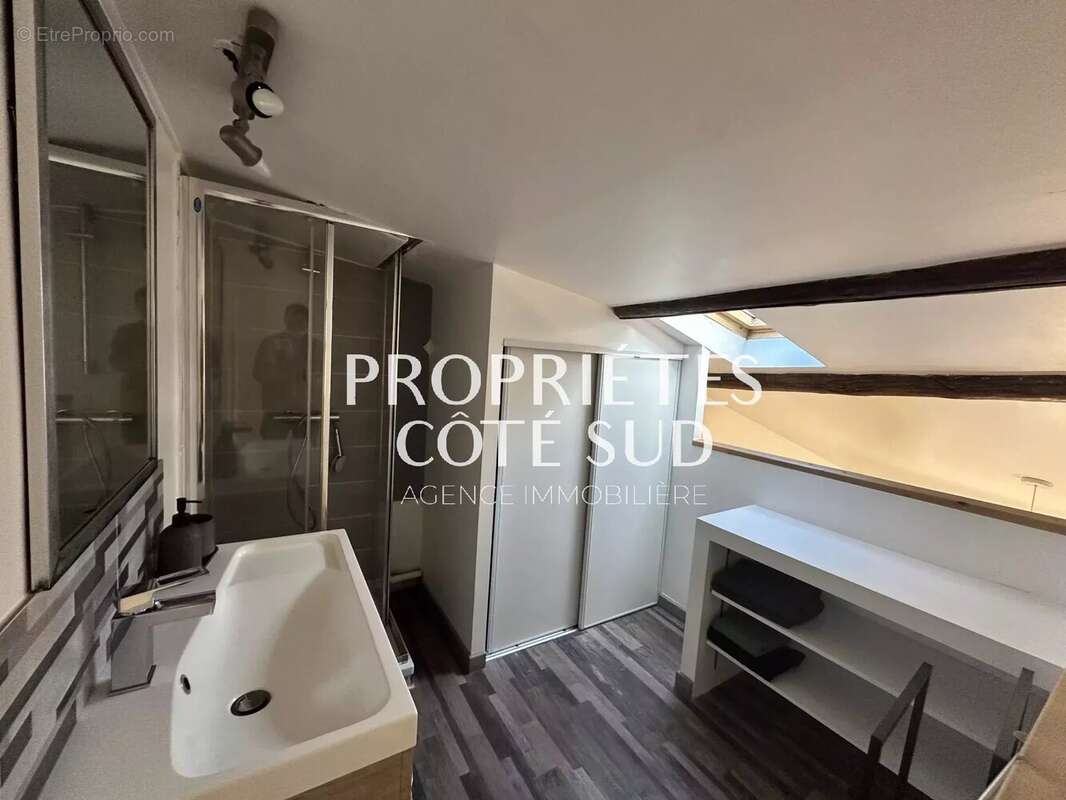 Appartement à MORNAS