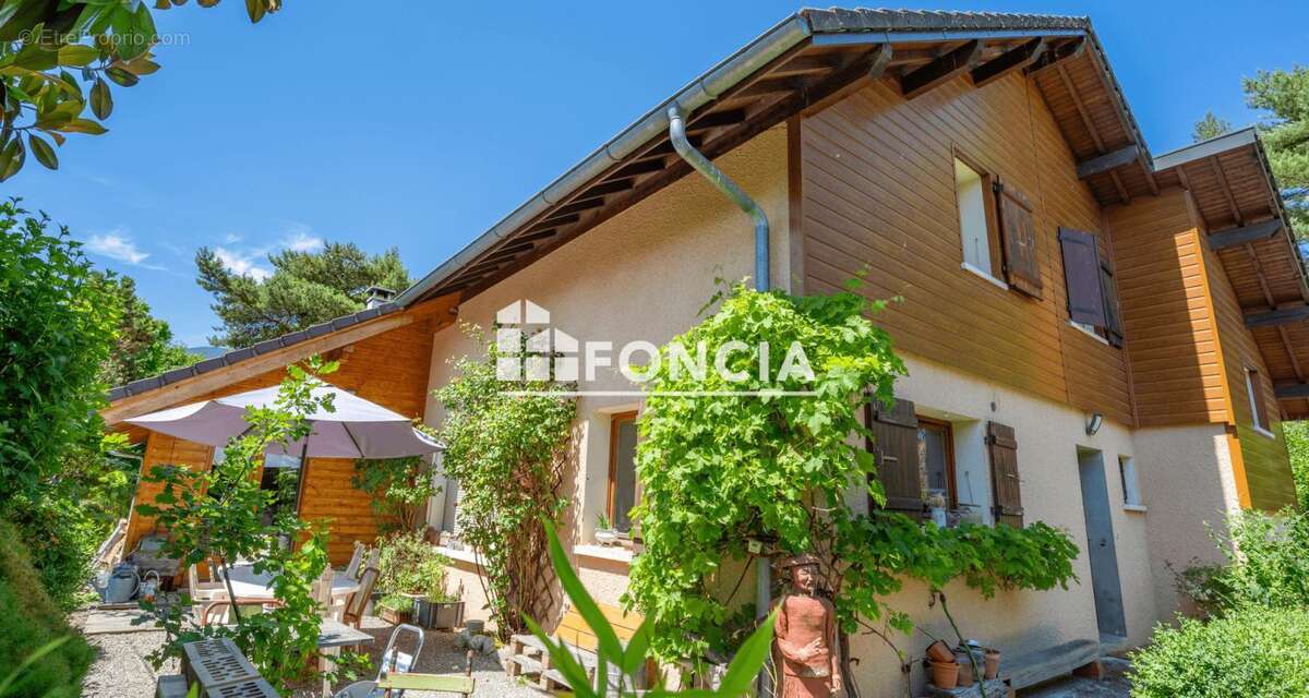Propriété ensemble de 2 maisons  dont une annexe indépendante Chalet LAMBERSENS  -à moins de 10 mn du Lac d'Annecy 11 Pièces •   - photo 3