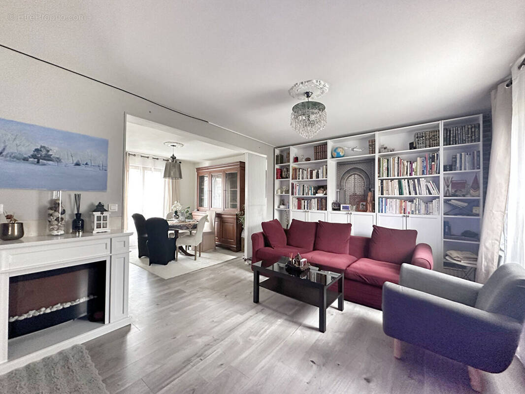 Maison à SAINT-PIERRE-DU-PERRAY