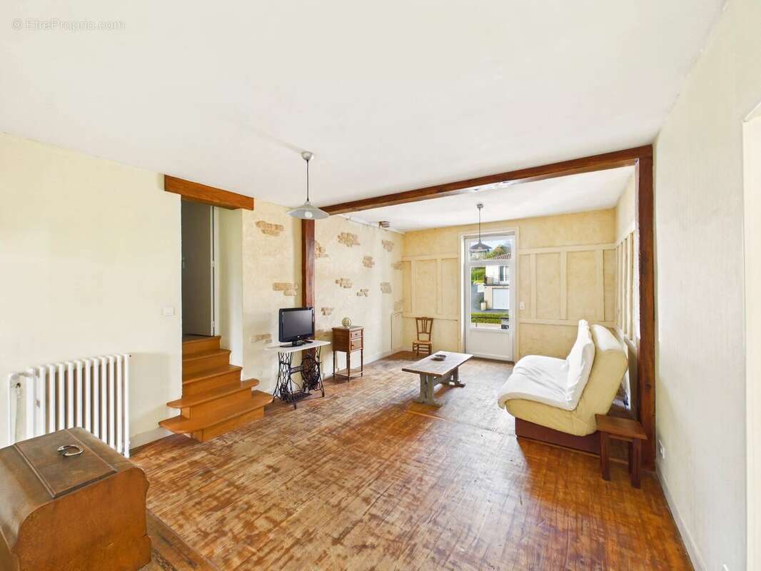 Maison à SAINT-SAUD-LACOUSSIERE