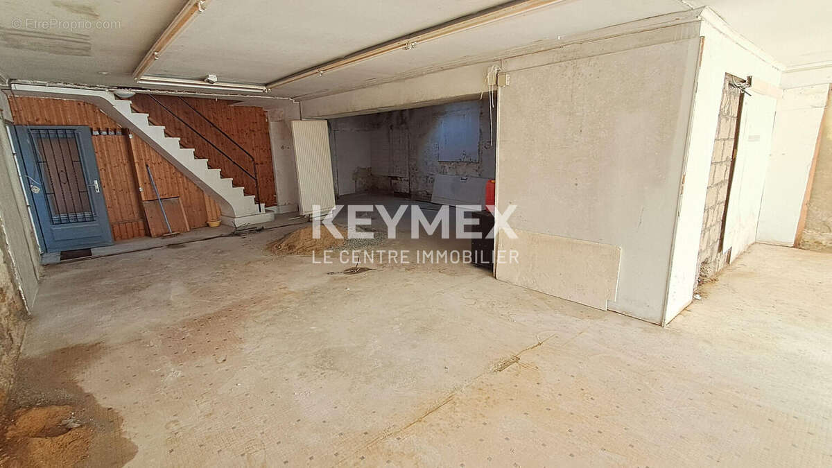 La Turballe : maison  T5 à rénover , 188m²  dont 95m²  d'ancien local commercial - photo 6
