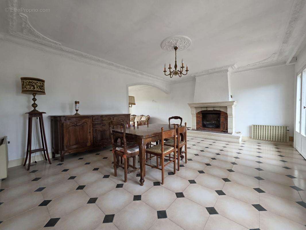 Maison à COURNONTERRAL