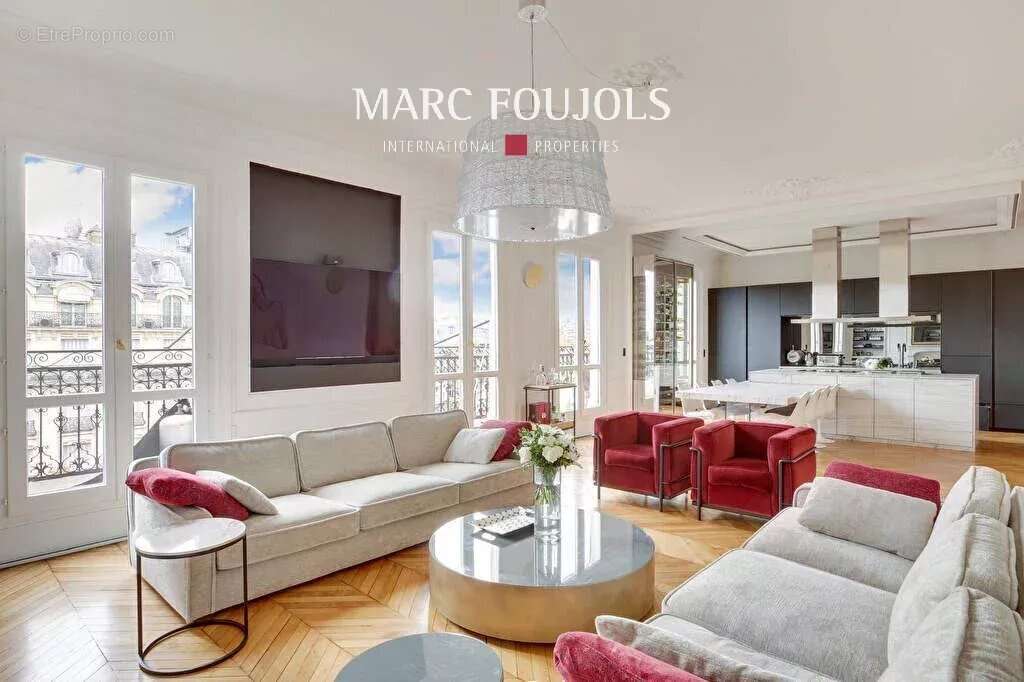 Appartement à PARIS-8E