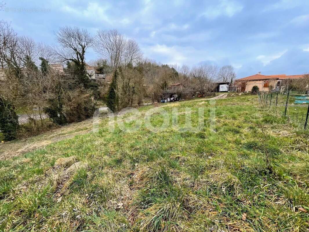 Terrain à VIC-LE-COMTE