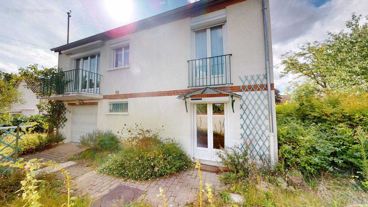 Maison à SAINT-JEAN-DE-BRAYE