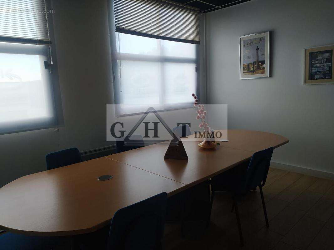 Commerce à CROISSY-BEAUBOURG