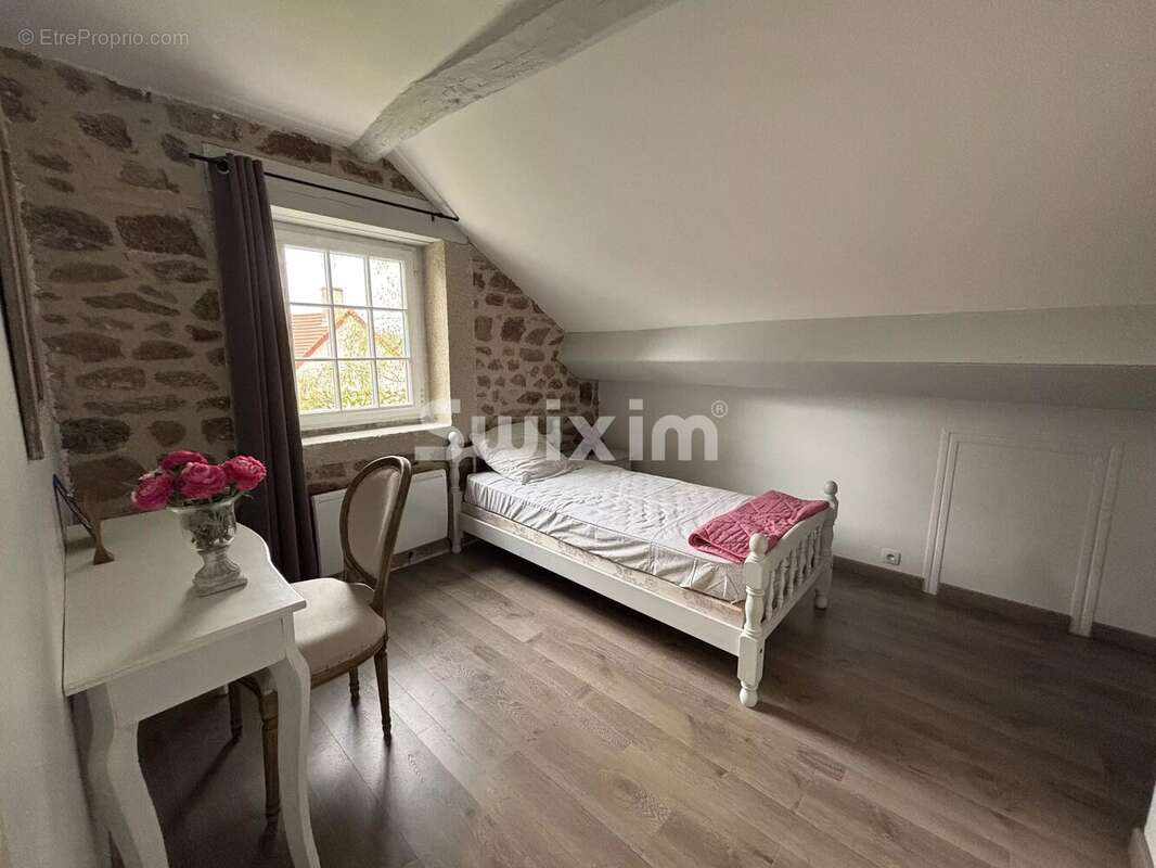 Maison à LA ROCHE-EN-BRENIL