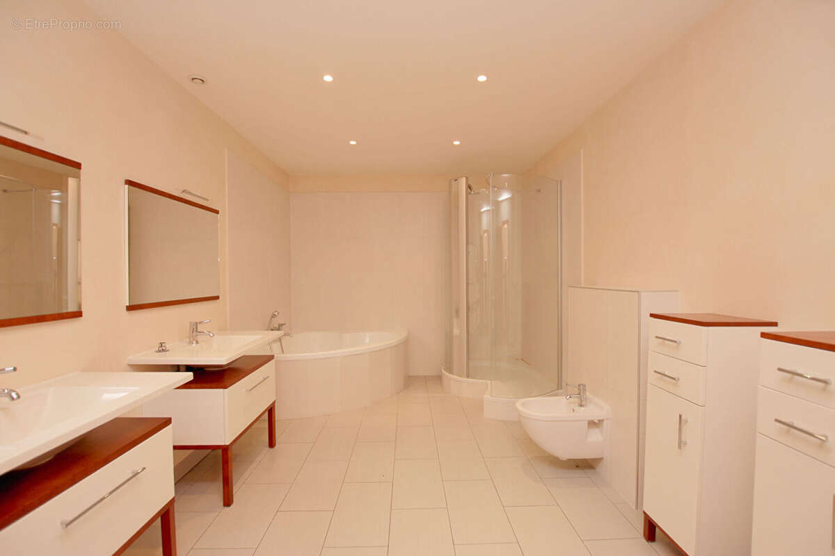 Maison à SAINT-PIERRE-DE-CHANDIEU