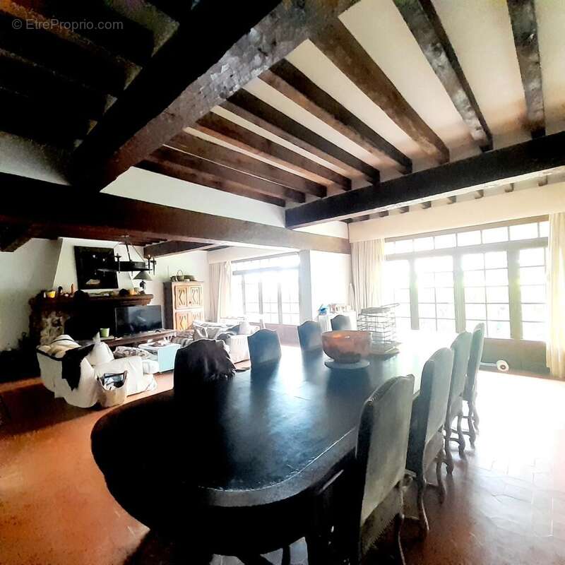 Maison à LES BORDES