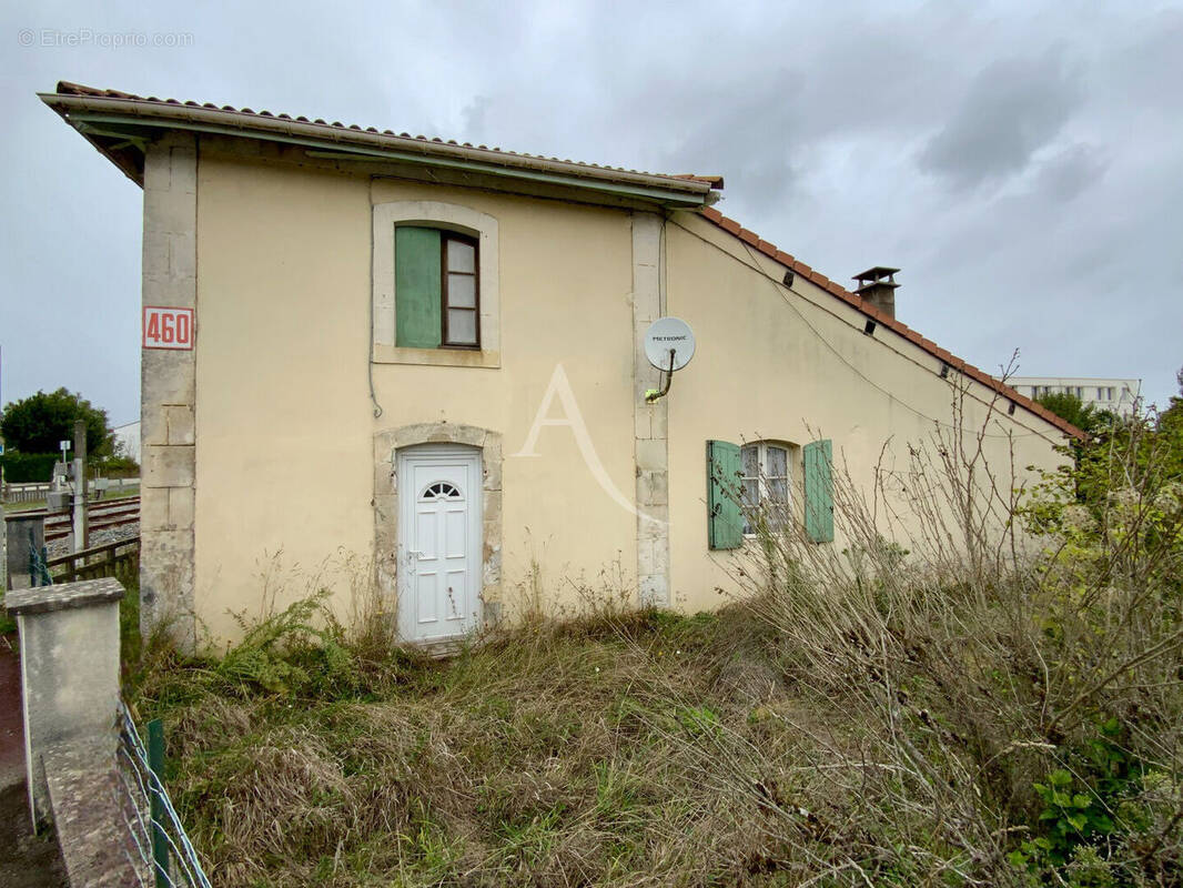 Maison à SAINT-GERMAIN-DE-LUSIGNAN