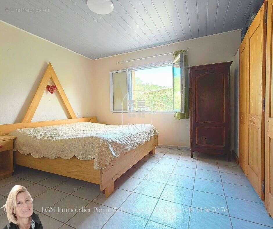 Maison À Vendre - avec piscine, garage et dépendances - photo 15