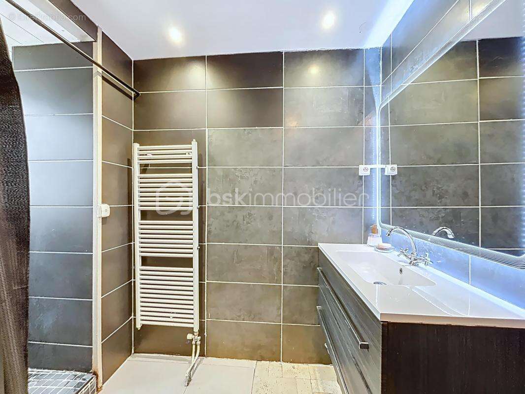 Appartement à LE PONT-DE-CLAIX