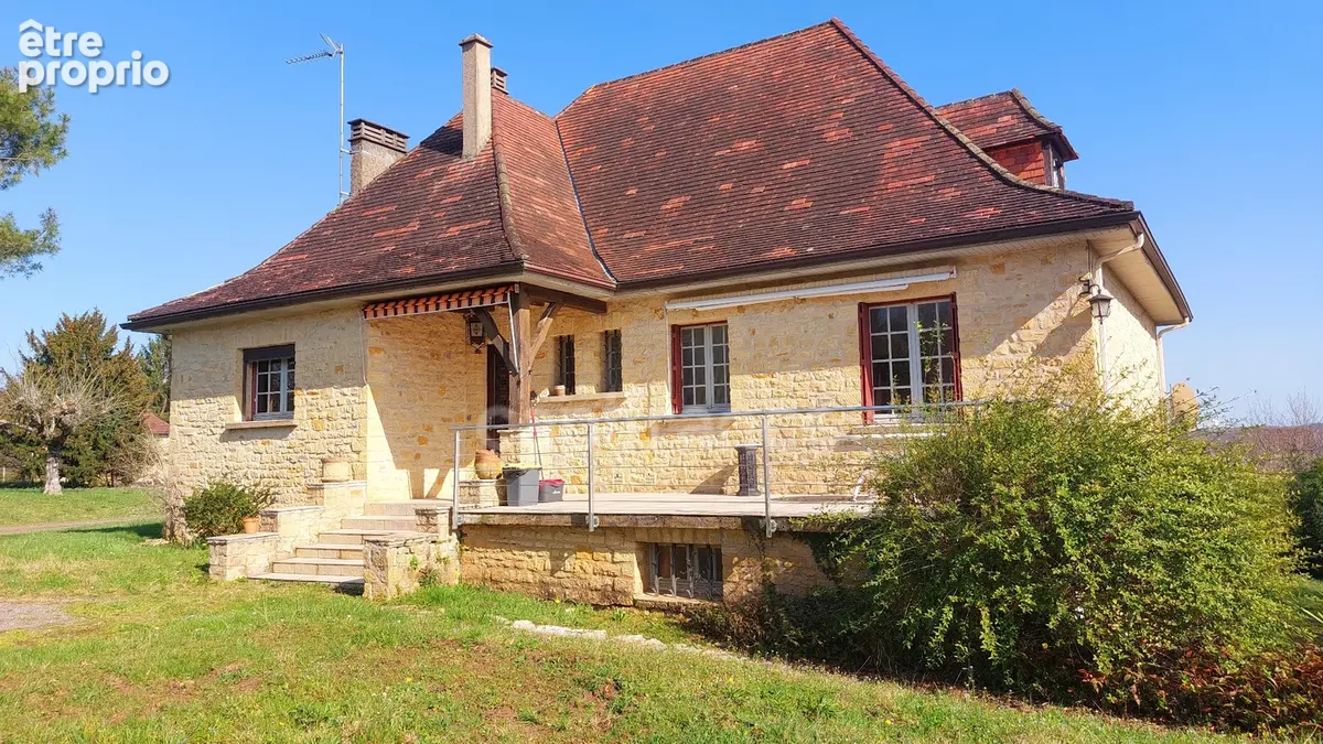 Maison familiale de 244m² à Belvès, 8 pièces, 5 chambres, avec vue dégagée et appartement spacieux indépendant, terrain de 3088m - photo 2