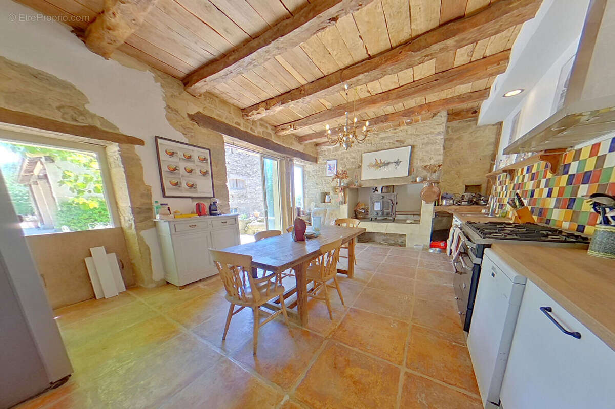 Belle propriété en pierre! Possibilité chambres d'hôtes. - photo 6