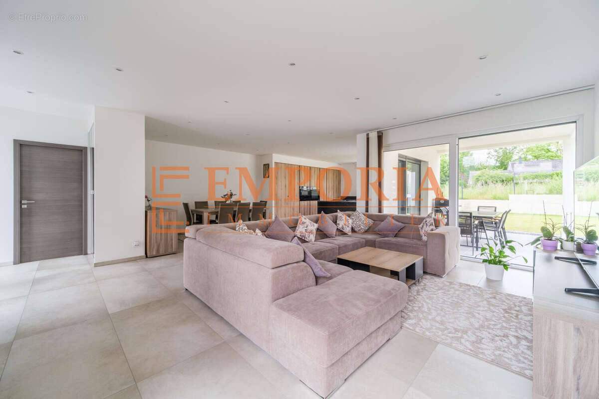 Maison à FROENINGEN