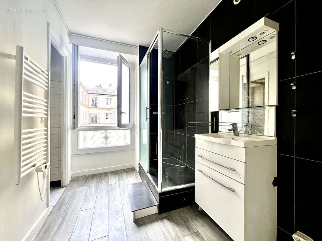 Appartement à PARIS-18E
