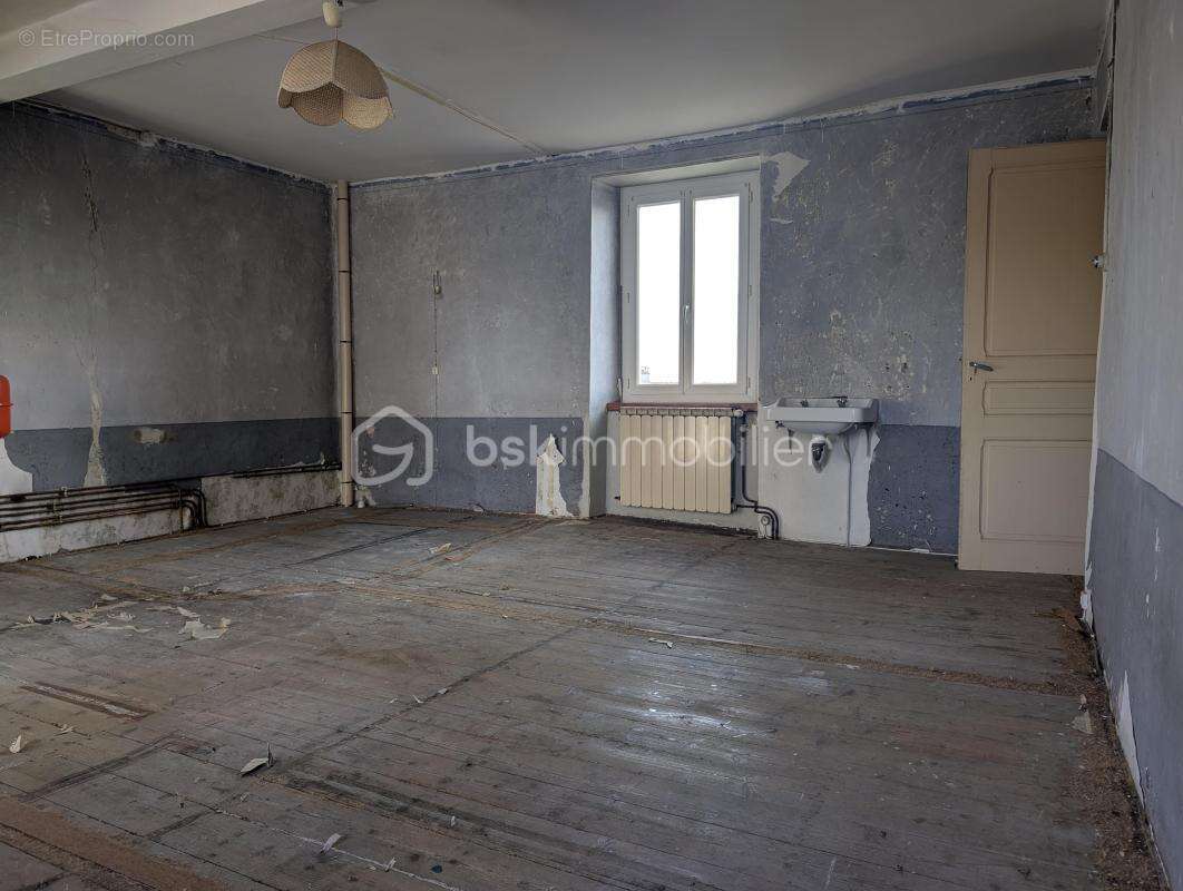 Maison de caractère à fort potentiel - 121 m², 5 pièces, jardin a exposé Sud et cour privative - photo 10