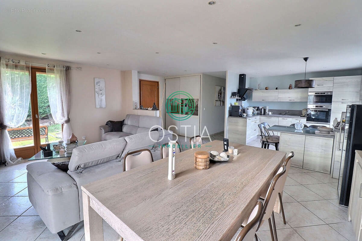 Maison à SAINT-MARTIN-LA-PLAINE