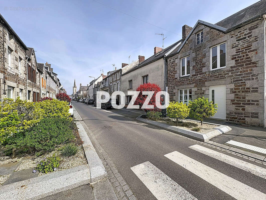 En exlusivite - vente d'une maison dans le bourg de brehal, ideal investisseur - photo 2