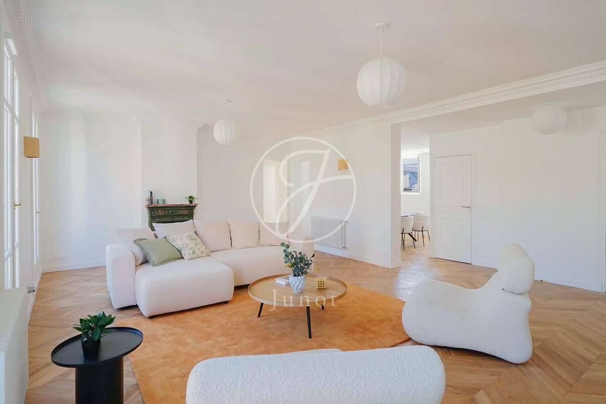 Appartement à PARIS-9E