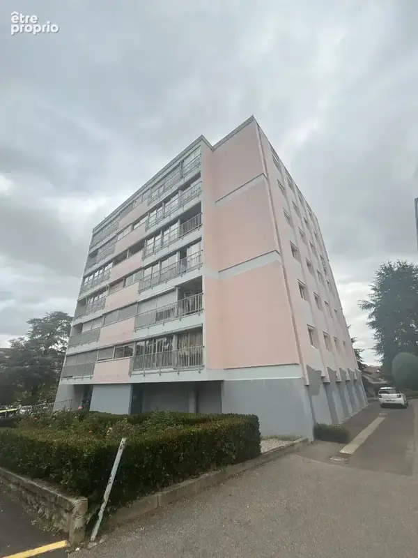 SAINT-CHAMOND  - Appartement 102 m²  - 3 chambres - Garage - Parking - Cave - photo 9
