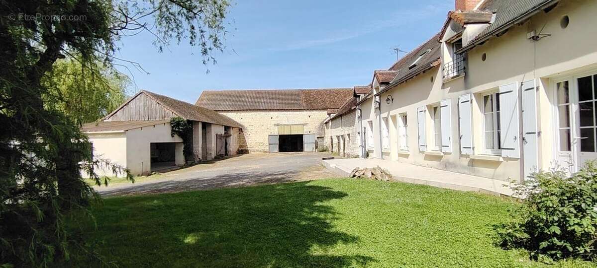 Maison à DANGE-SAINT-ROMAIN