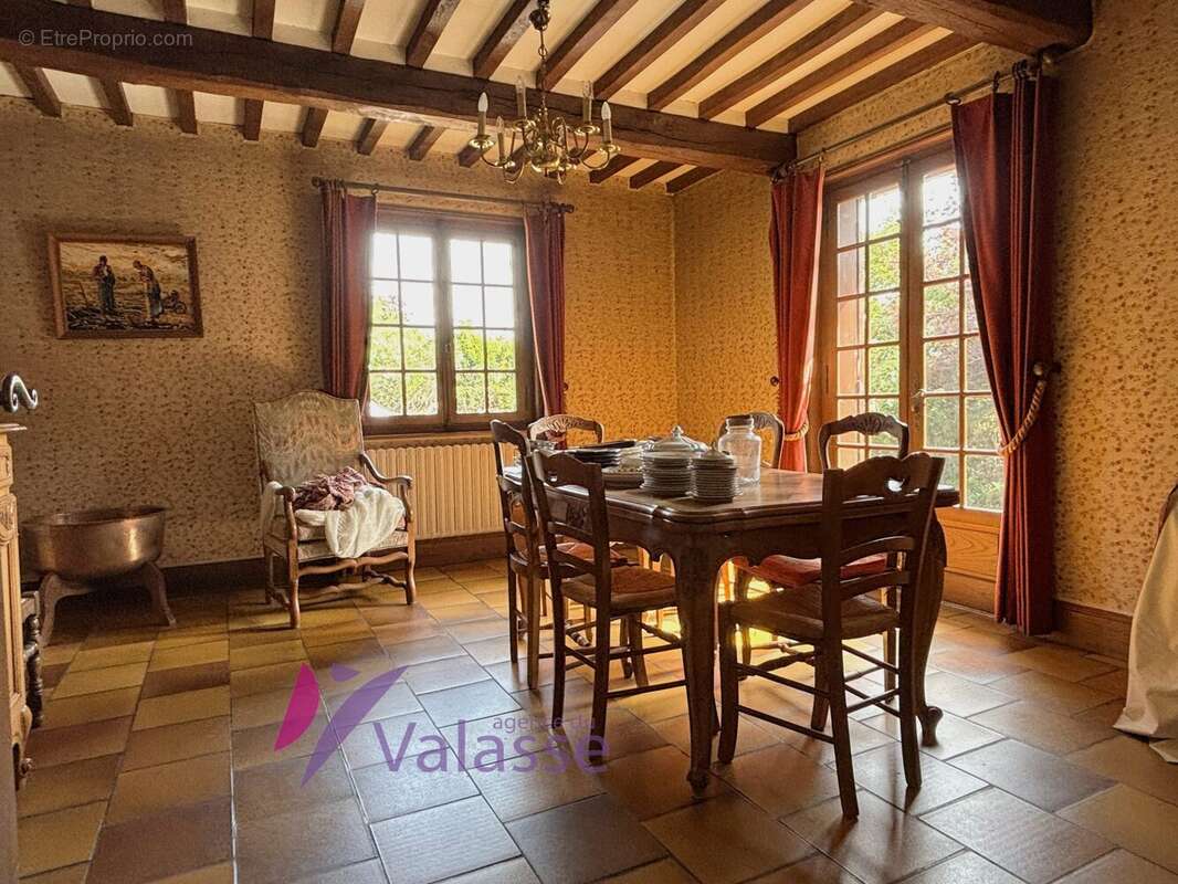 Maison à GRUCHET-LE-VALASSE