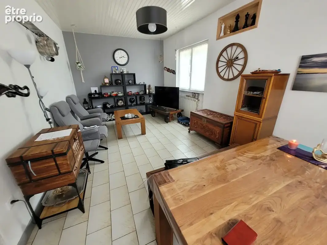 Salles d'Aude Maison de Village de type V sur 2 niveaux avec terrasse, chauffage central gaz, 4 chambres. - photo 3