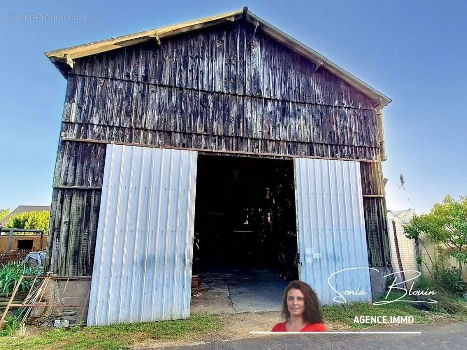 Séchoir à tabac St Jean des Mauvrets - Terrain à SAINT-SATURNIN-SUR-LOIRE