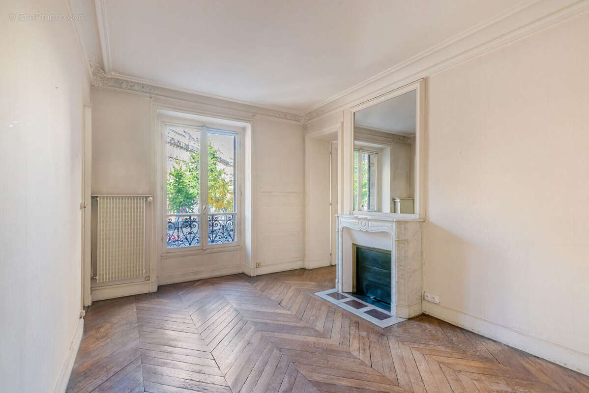 Appartement à PARIS-8E