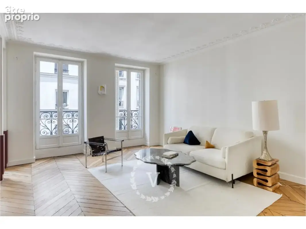 Rue de Clichy – Rénovation d'architecte, beaux volumes, balcon et cave - photo 10